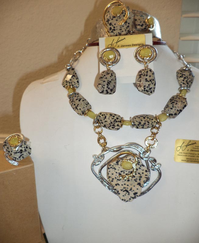 Couture 132 - Necklace
