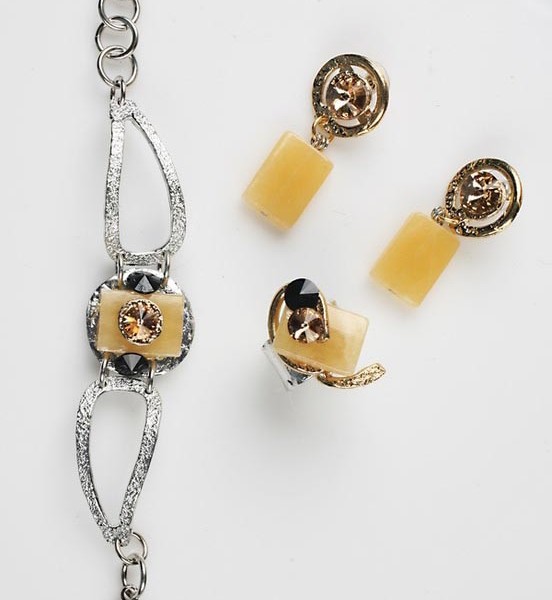 Earrings Bracelets & Rings 199 - Ring